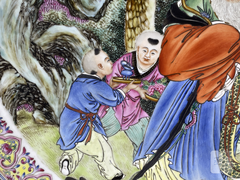 民国 粉彩当朝一品人物故事图大盘一对 - 图10
